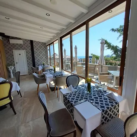 Vemara Boutique Hotel-free Parking 3* Варна