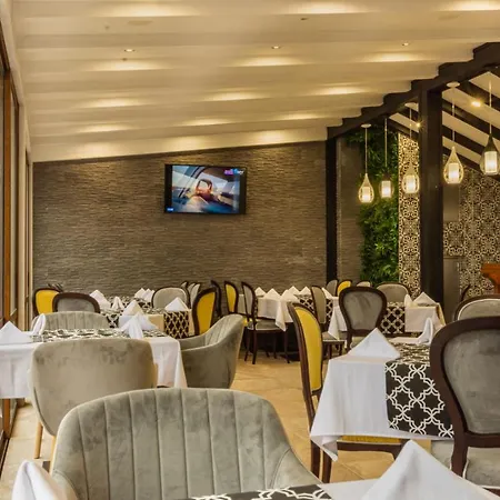 Vemara Boutique Hotel-free Parking Отель 3*