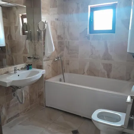 Vemara Boutique Hotel-free Parking Отель