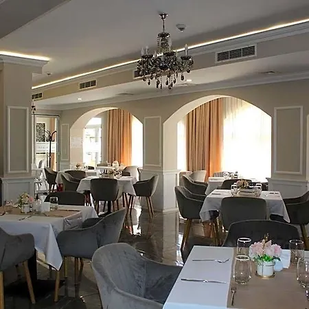 Vemara Boutique Hotel-free Parking Hotel Warna