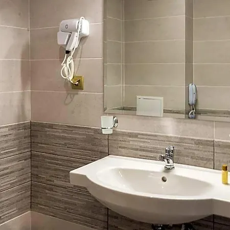 Vemara Boutique Hotel-free Parking Hotel Warna