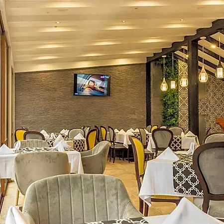 Vemara Boutique Hotel-free Parking 3* Warna